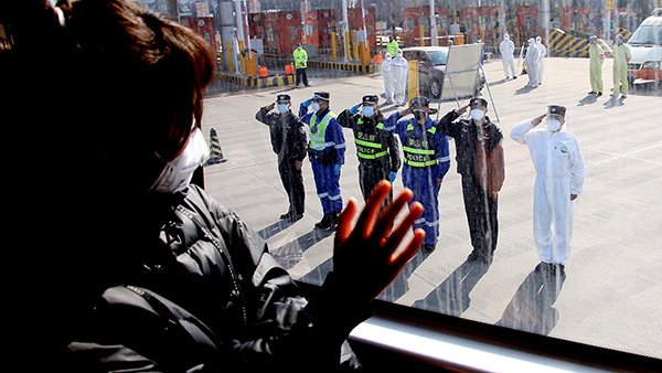 《暖心复工路》丁仁圣  摄.jpg