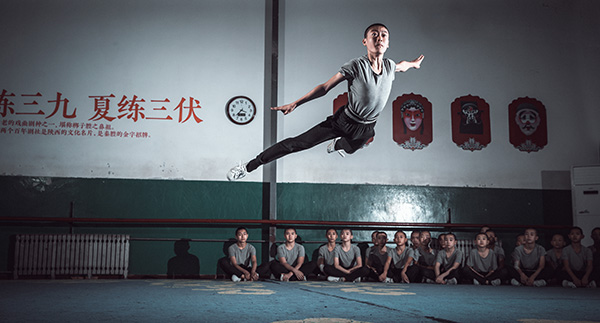 《戏曲传承，我们在路上》何飞  摄.jpg