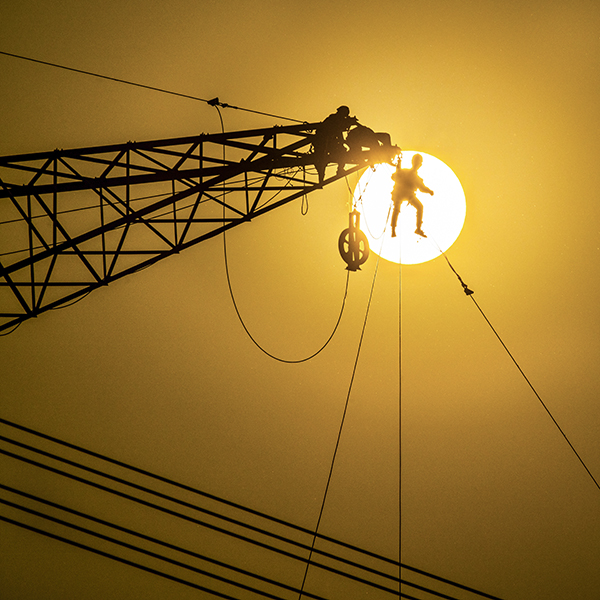 《与日同辉》李军 摄.jpg