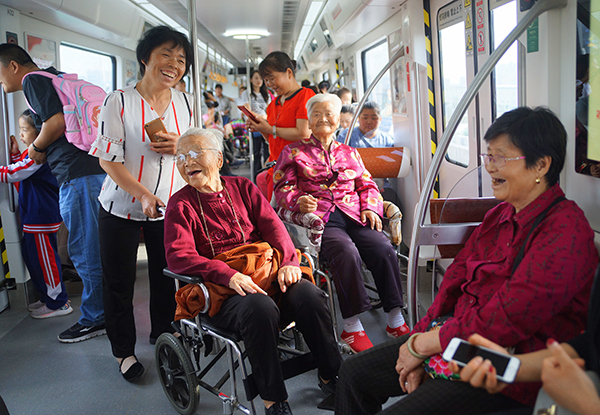 《城际铁路过我家》王静  摄.JPG