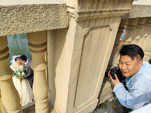 《都很陶醉》陈国军  摄.jpg