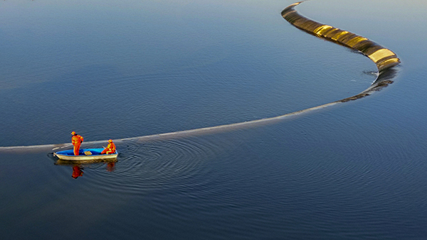 《环卫起涟漪》张克丽  摄.jpg