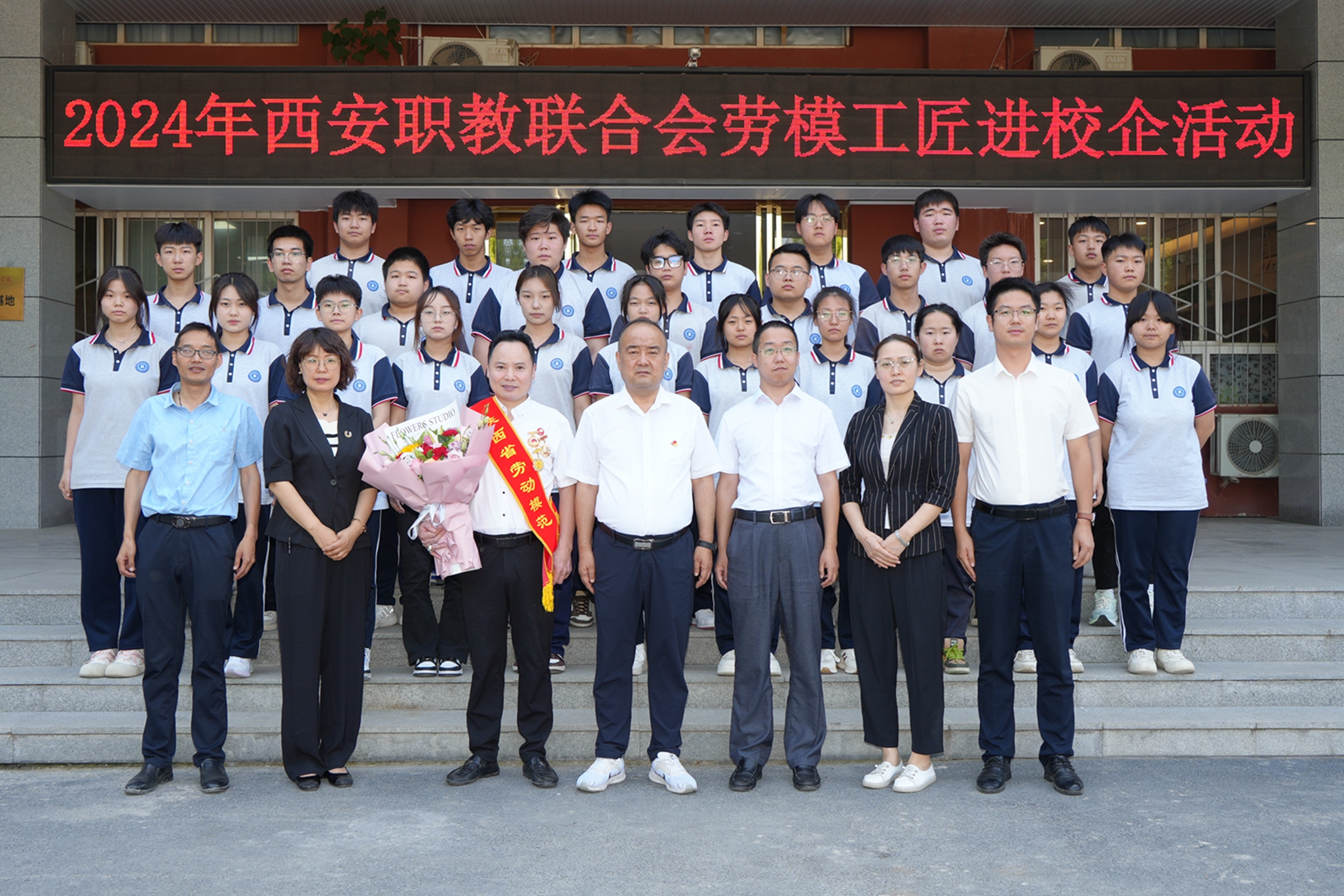 城市科技合影_副本.jpg 城市科技合影_副本.jpg