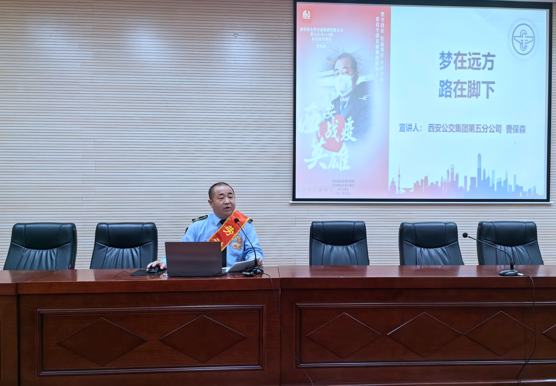 劳模_副本.jpg 劳模_副本.jpg