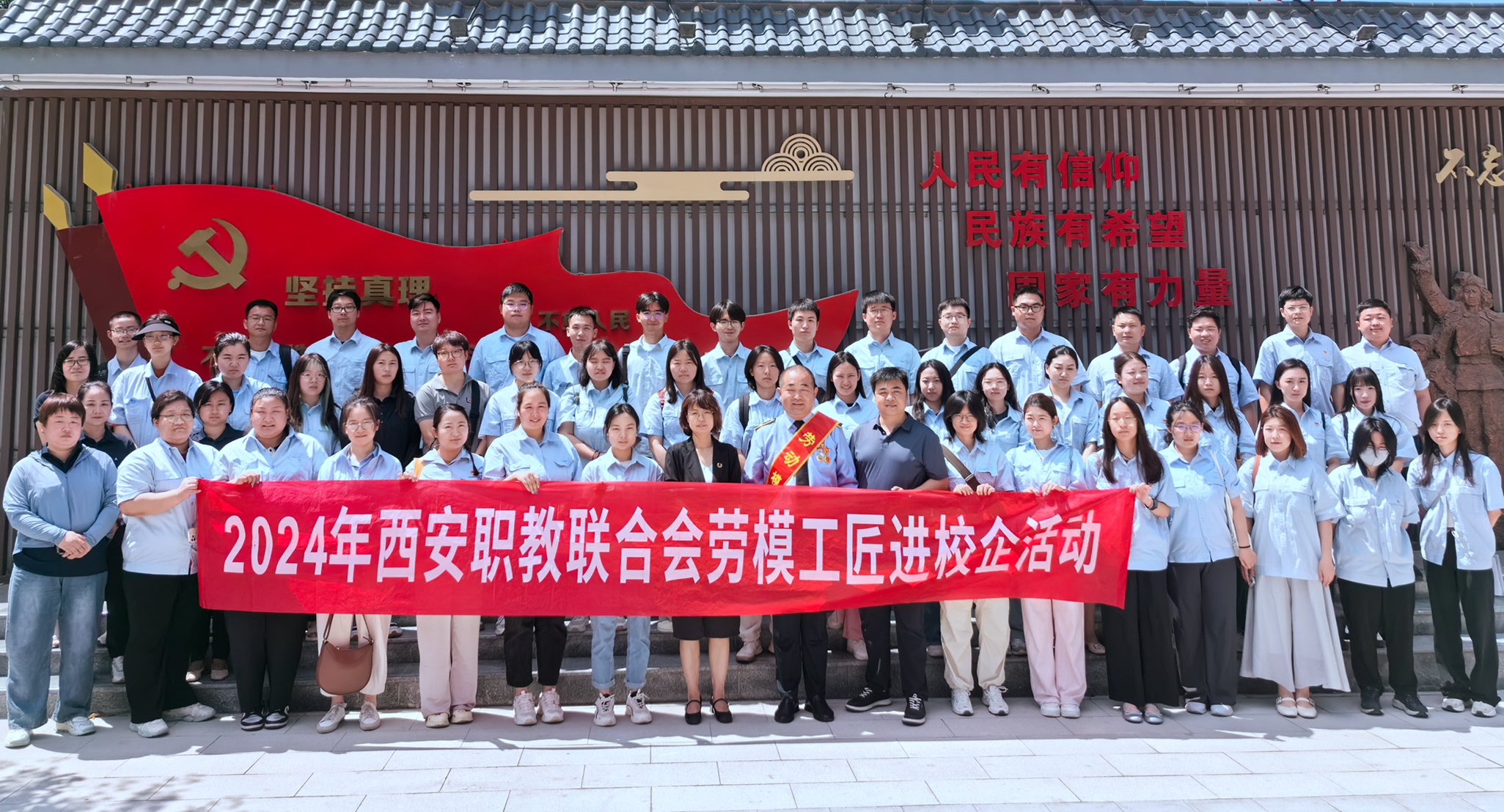 合影_副本.jpg 合影_副本.jpg