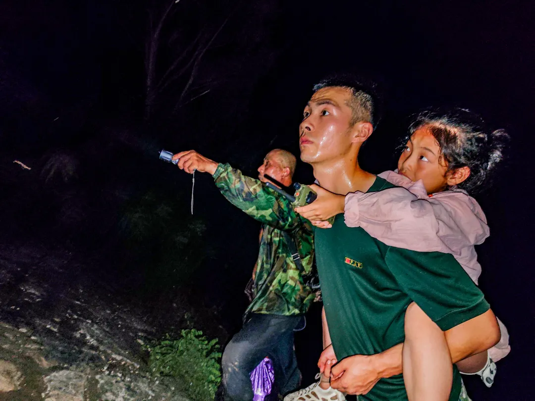 别怕！子弟兵来了！ | 双拥快评